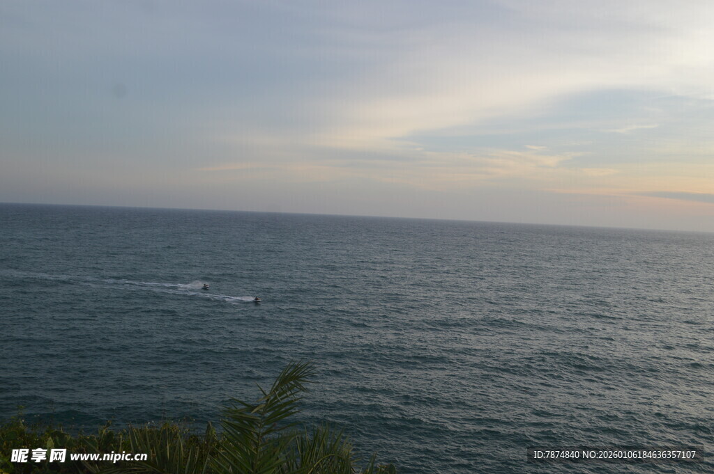 海边日落时分的广阔海景