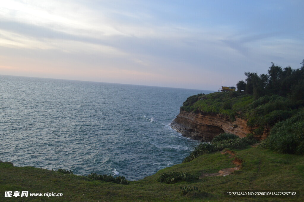 海边崖岸美景