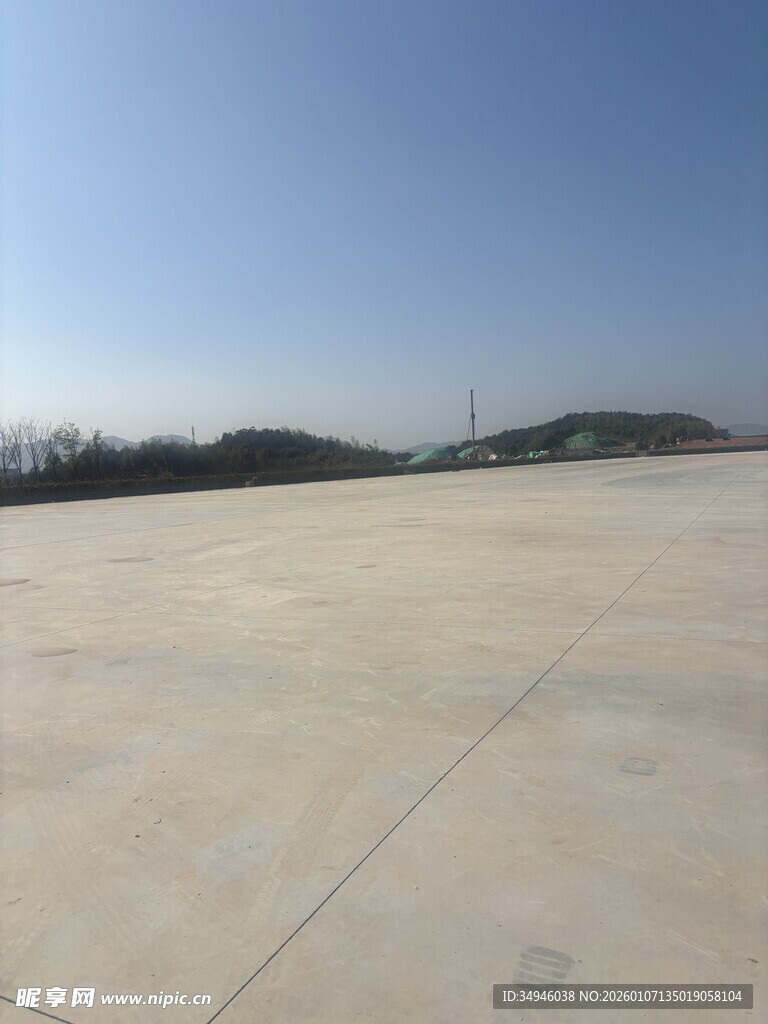 空旷平坦的户外场地