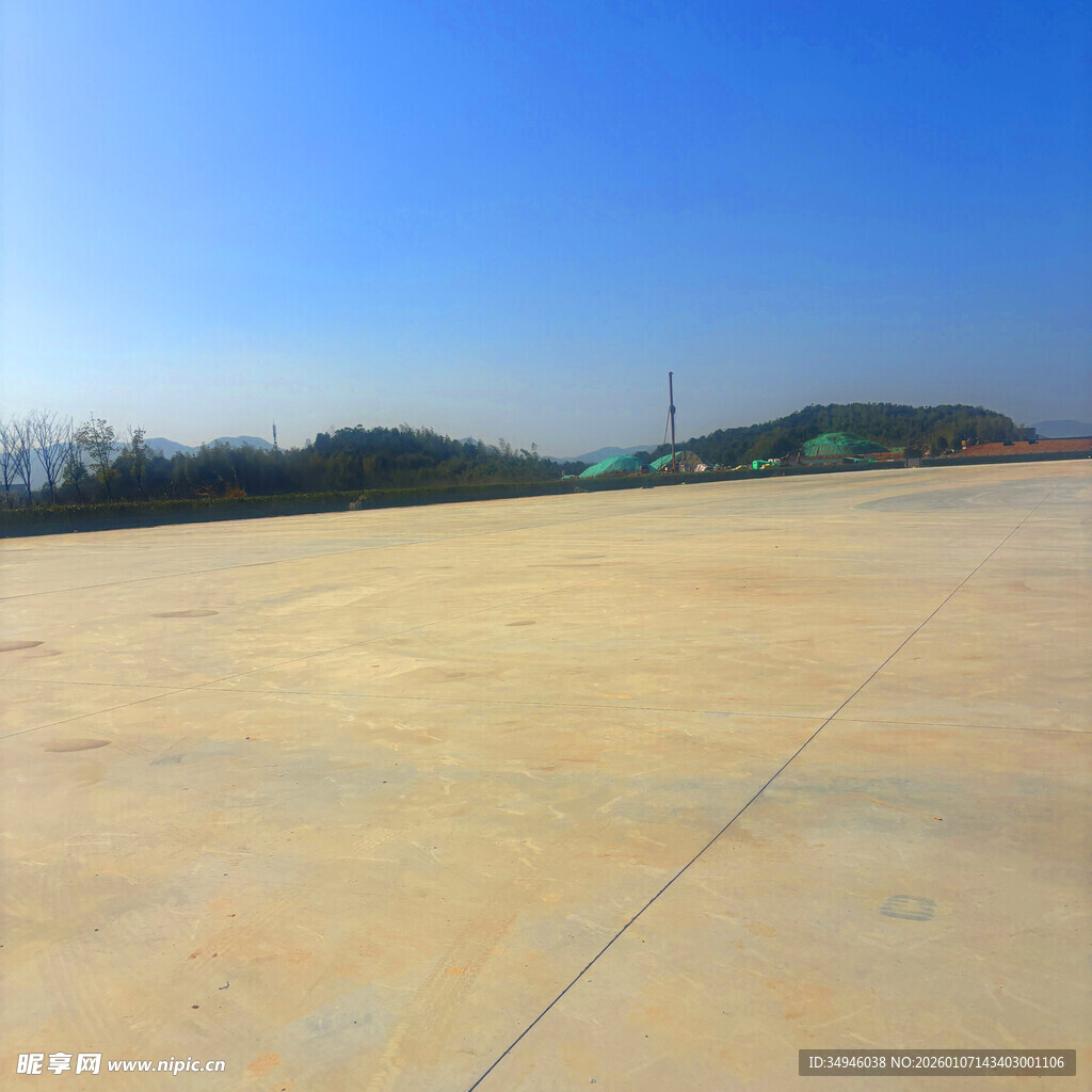 空旷平坦的户外场地