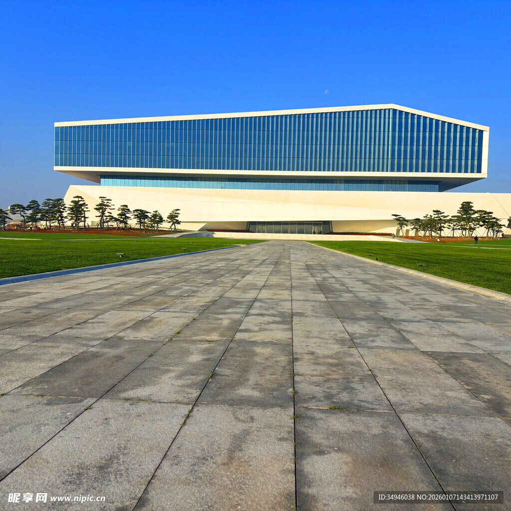 现代风格的宏伟建筑景观