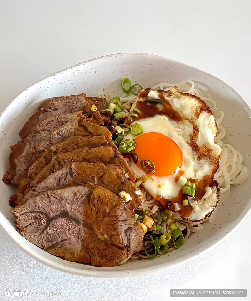 牛肉溏心蛋盖浇饭