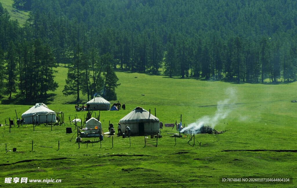 草原上的蒙古包与美景