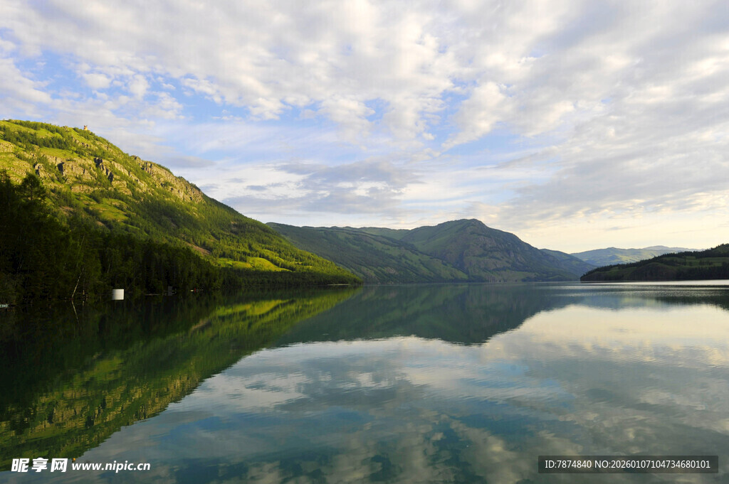 宁静山水湖景自然风光图