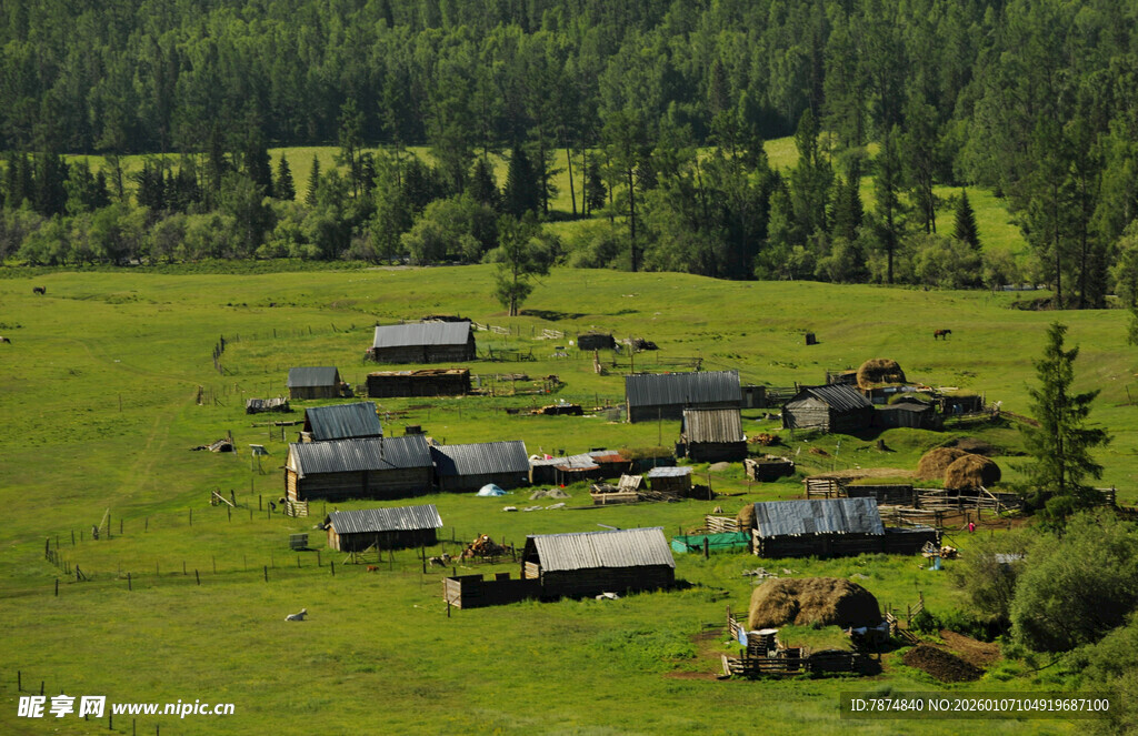 山间村落 绿野中的宁静家园