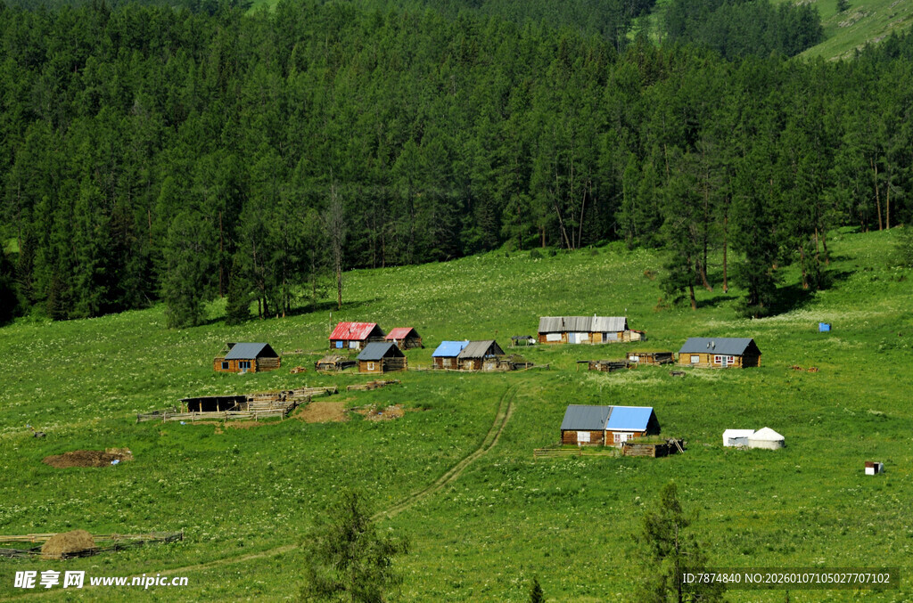 草原上的多彩乡村聚落
