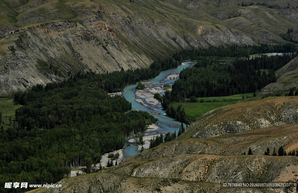 山间蜿蜒河流风景图