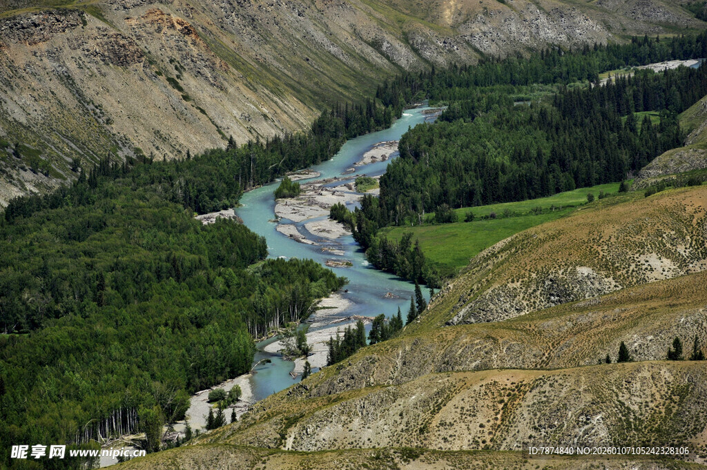 山间蜿蜒河流自然风光