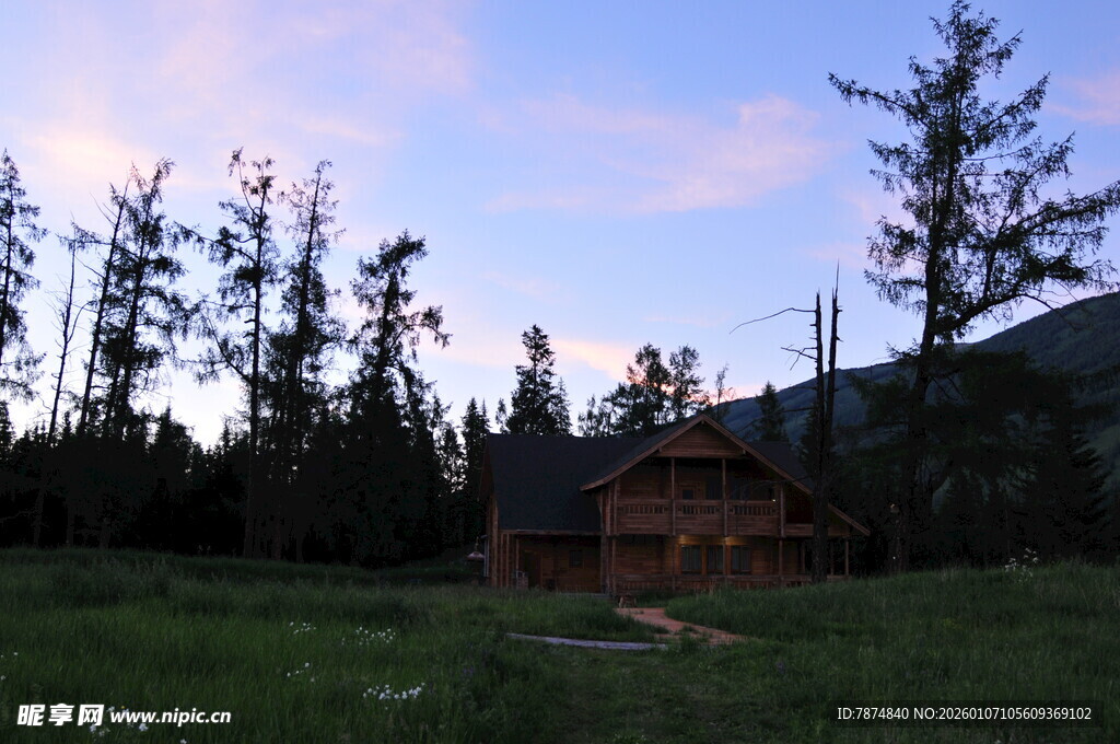 山林中的静谧小屋