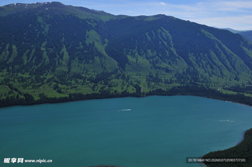 美丽的高山湖泊景观