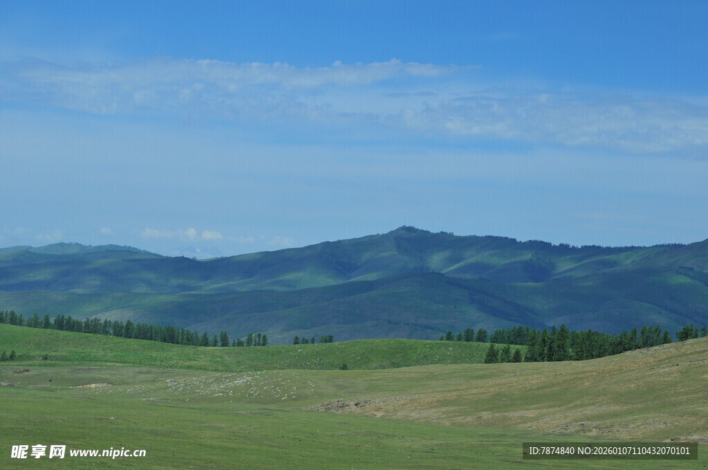 草原远山蓝天自然美景