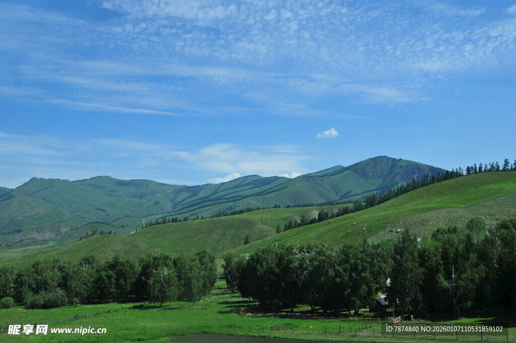 青山绿野间的秀丽风光