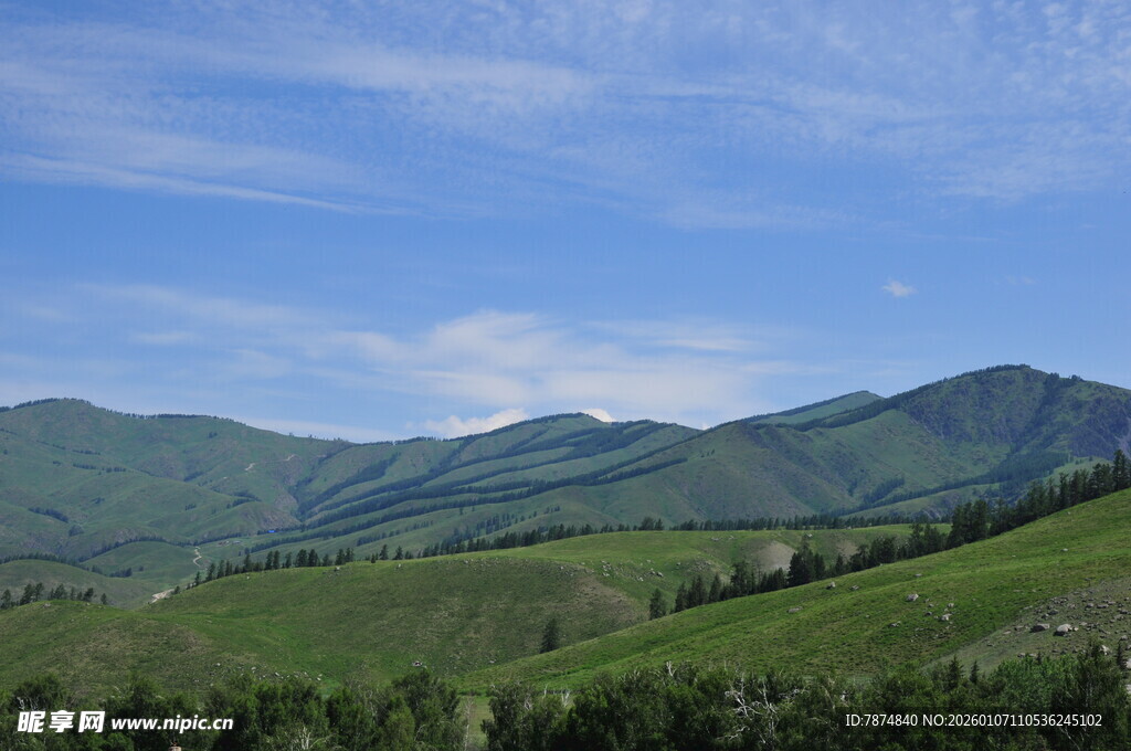 青山绿野间的秀丽风光