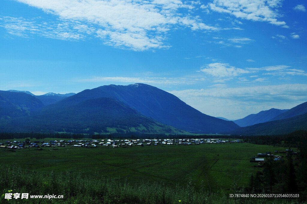 青山绿野间的美丽风光