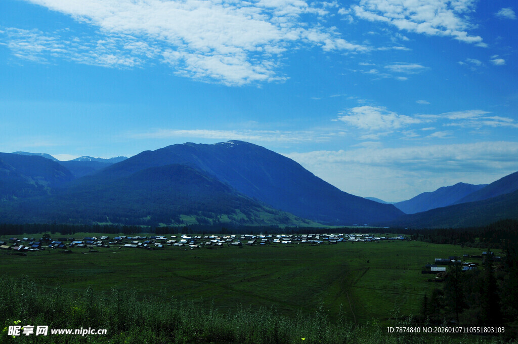 青山绿野间的美丽风光