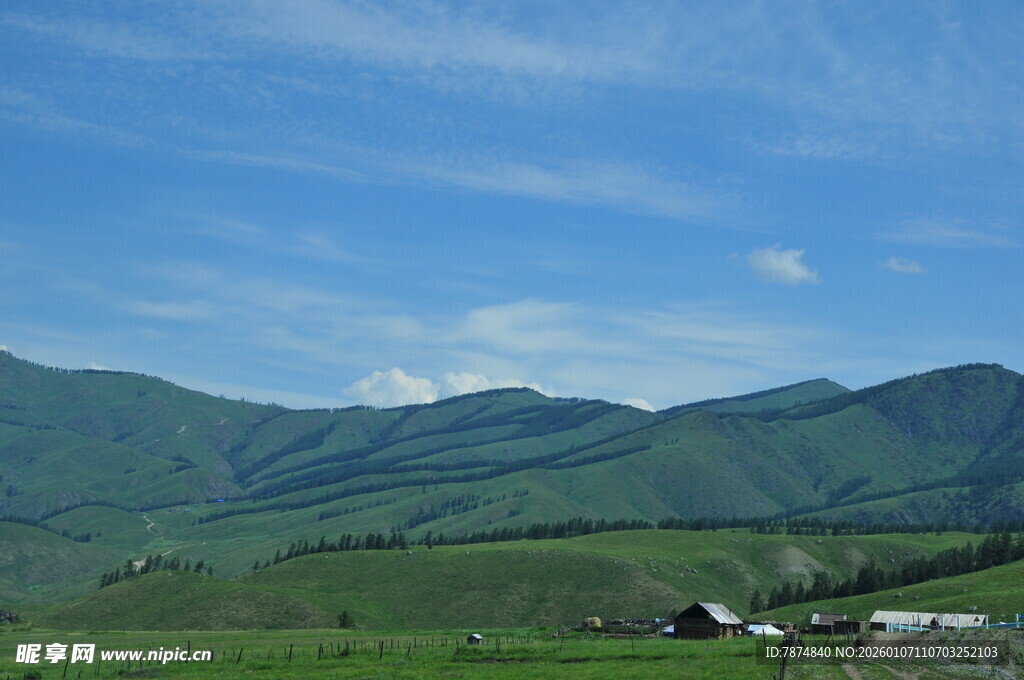 青山绿地间的田园风光