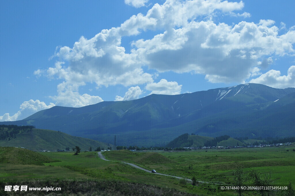 山间绿野 蓝天白云美景