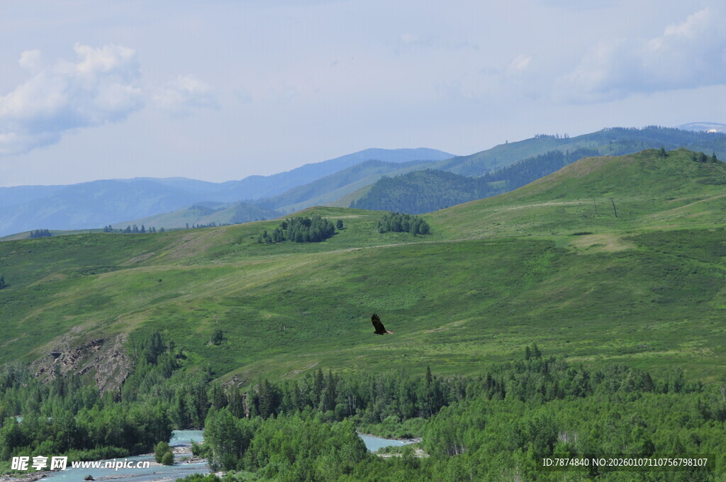 青山绿野间的自然美景