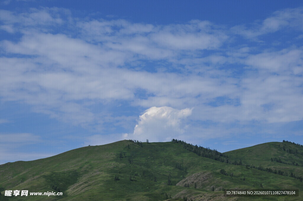 青山之上白云悠悠