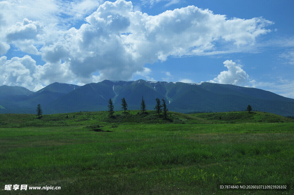 草原远山蓝天美景