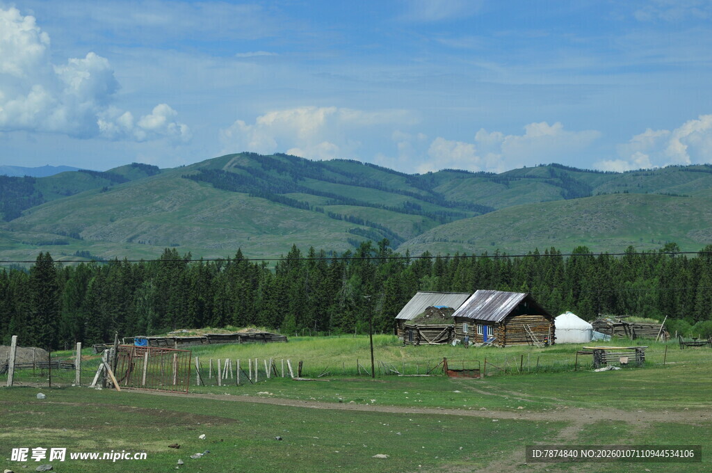 山间牧场小屋风景