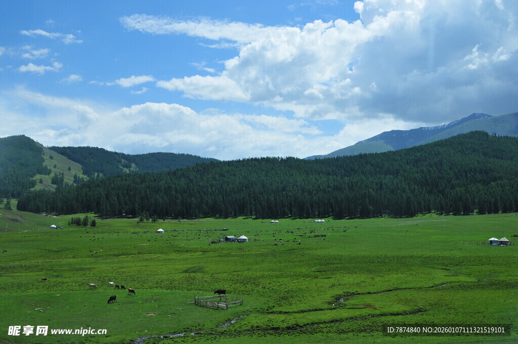 草原风光 远山与蓝天白云