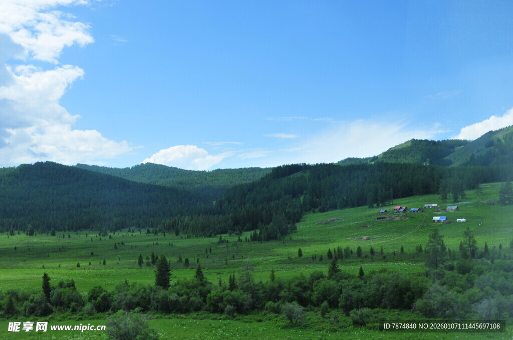 青山绿野间的美丽风光