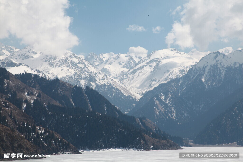 雪山湖泊壮丽自然风光
