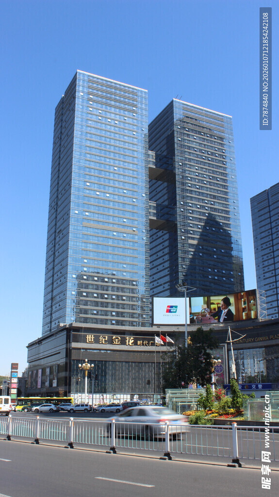 城市高楼林立的现代街景