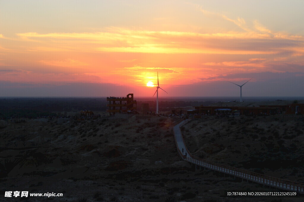 日落时分的旷野美景