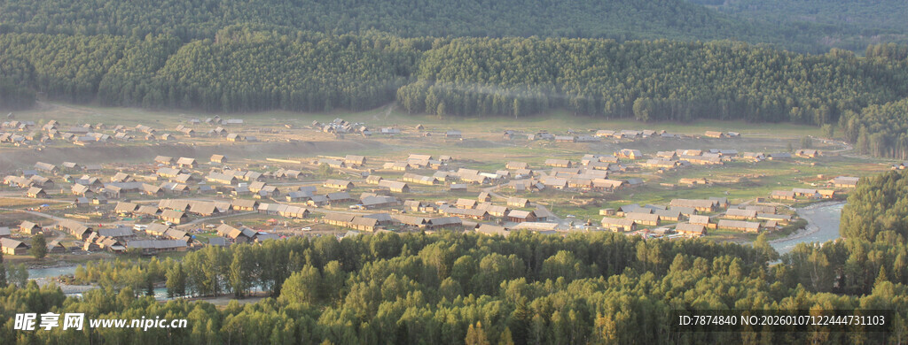 俯瞰广袤城镇景观