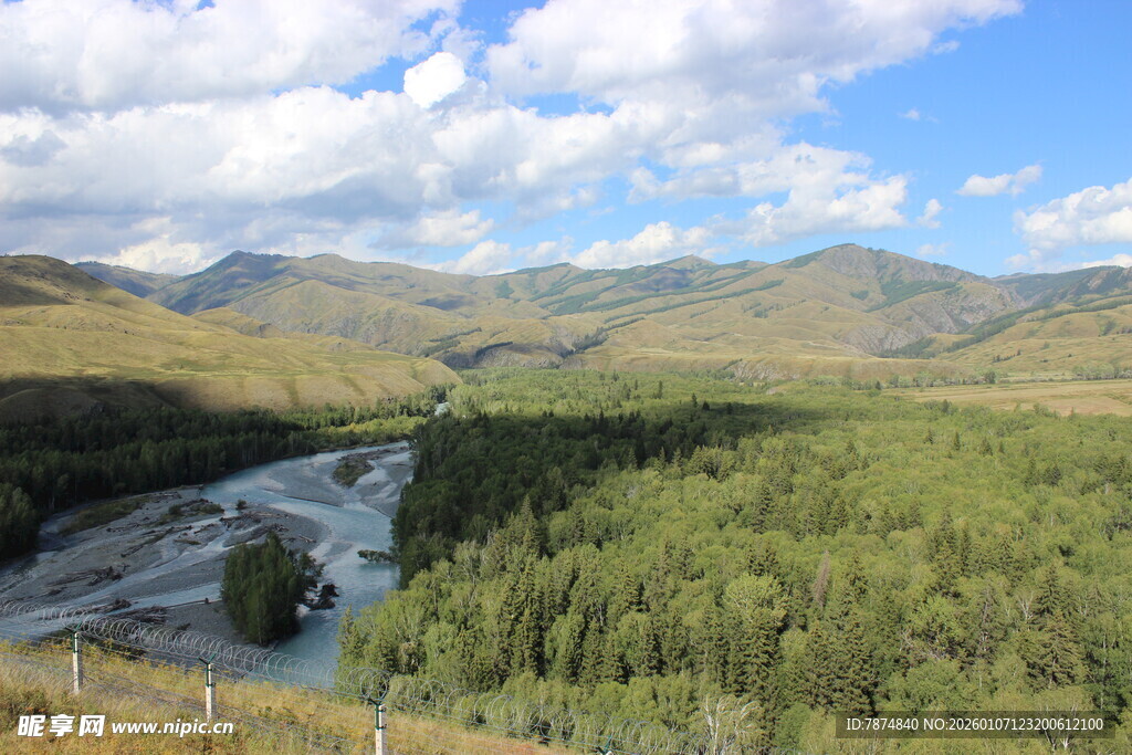 山间绿野河流美景