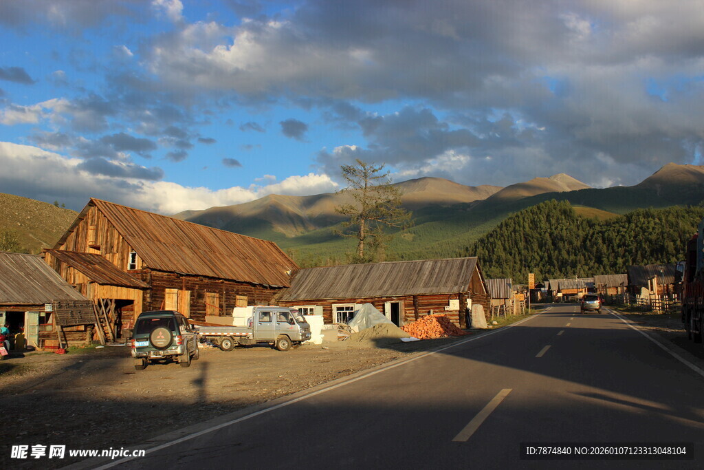 乡村小镇黄昏美景