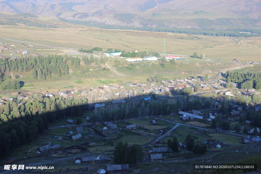 山间村落俯瞰美景