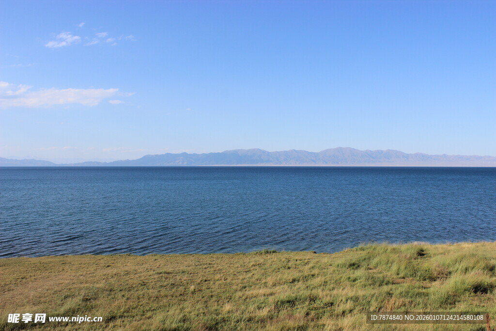 广阔湖畔风景