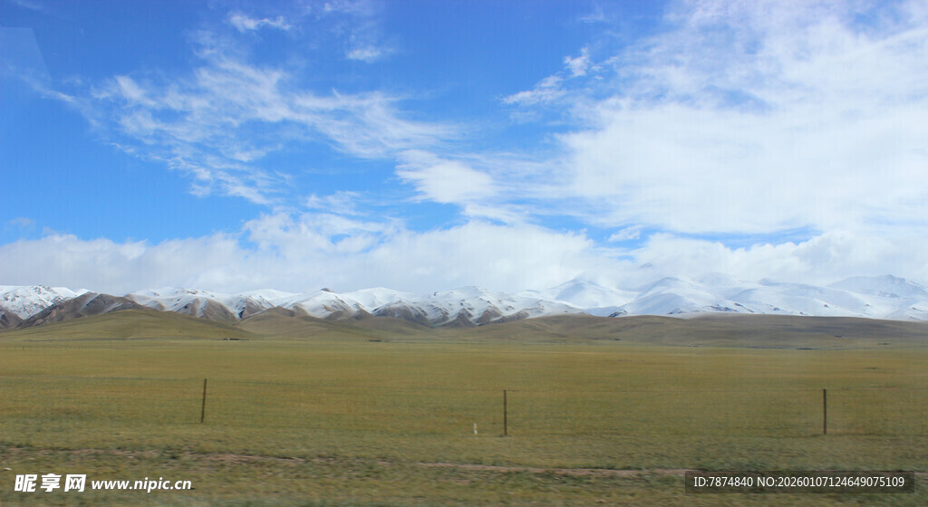 草原蓝天雪山美景