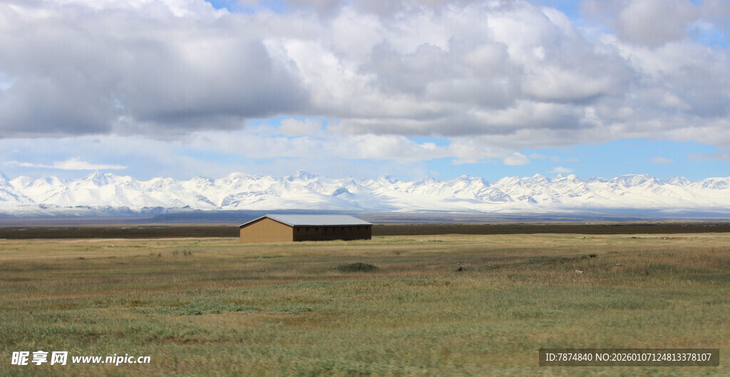 广袤草原上的开阔风景