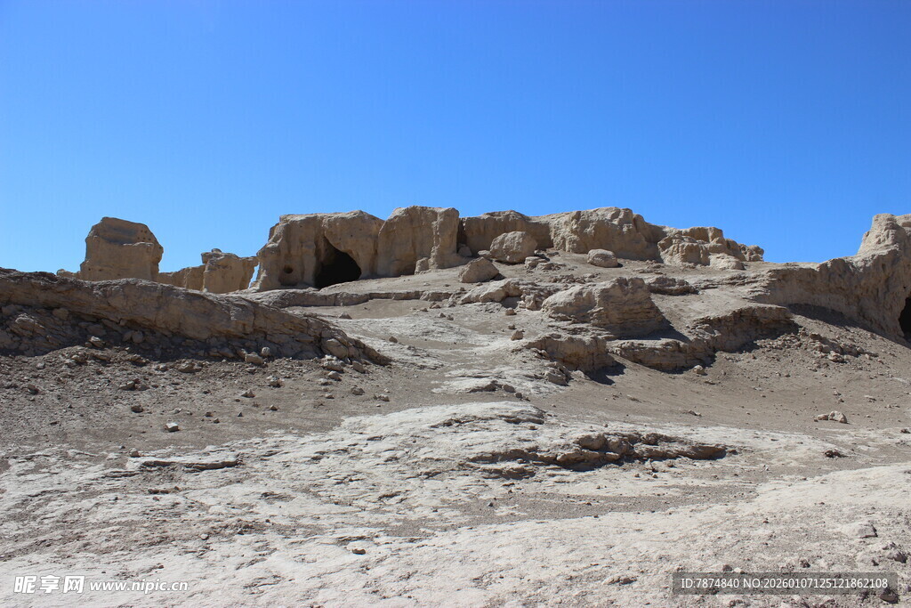 沙漠中的古老遗迹