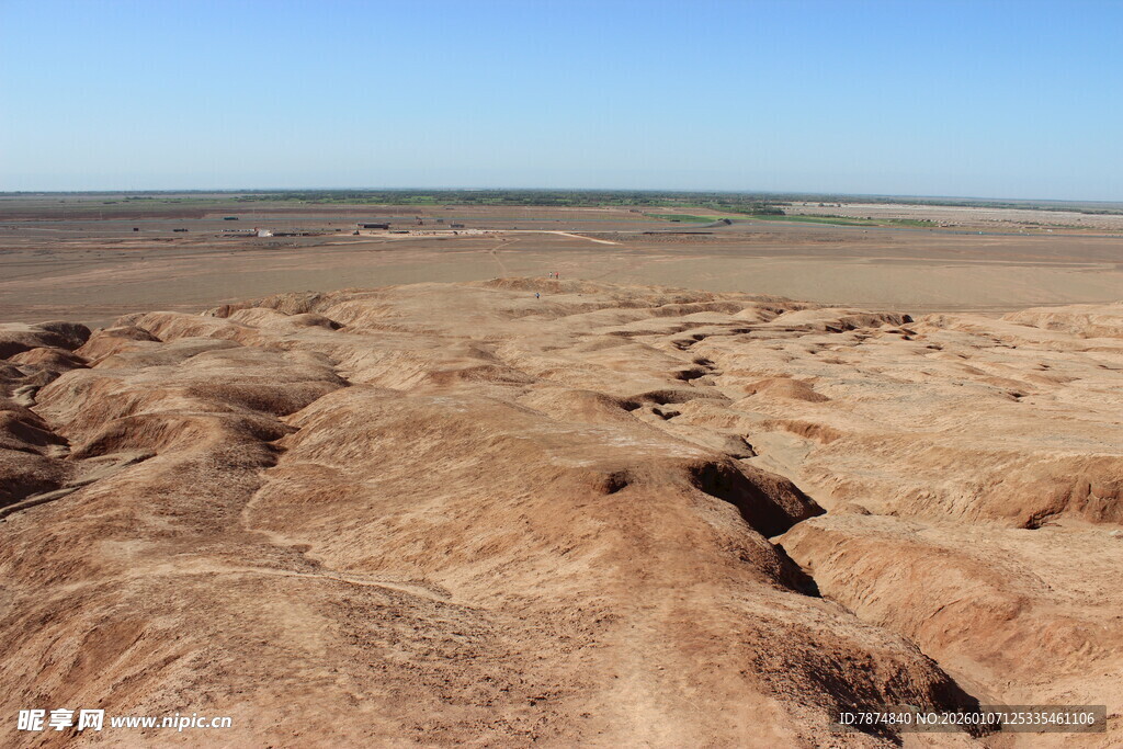 荒凉广袤的干旱地貌景观