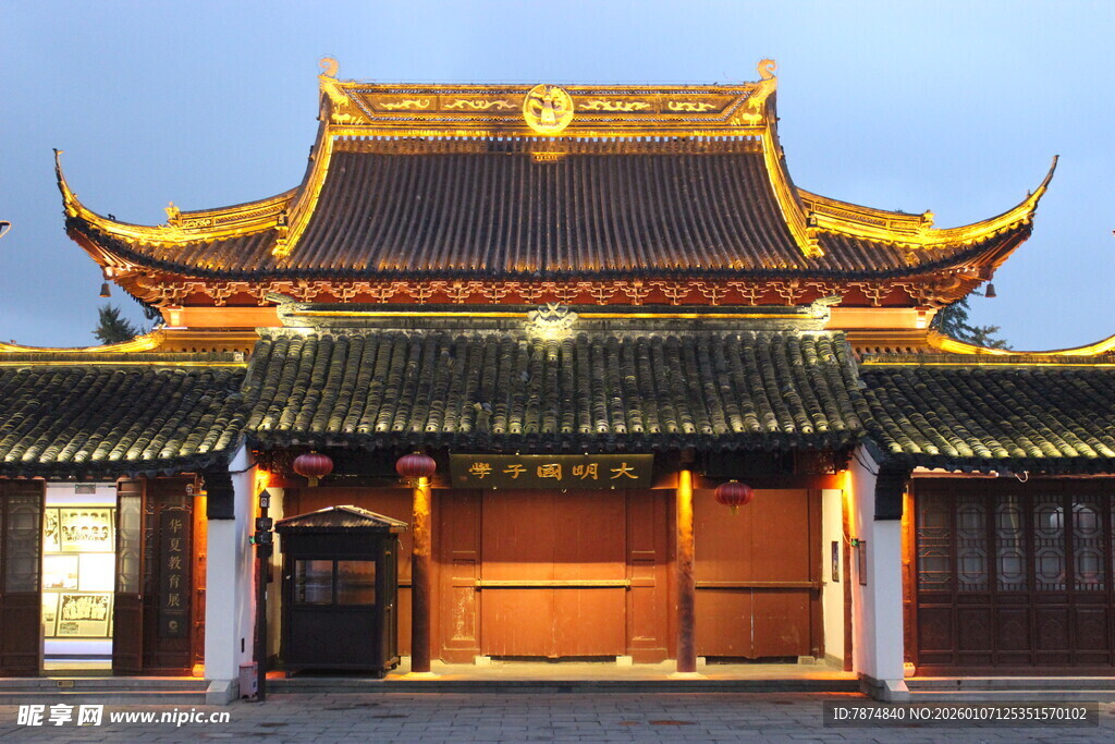 中式古建筑庙宇外观