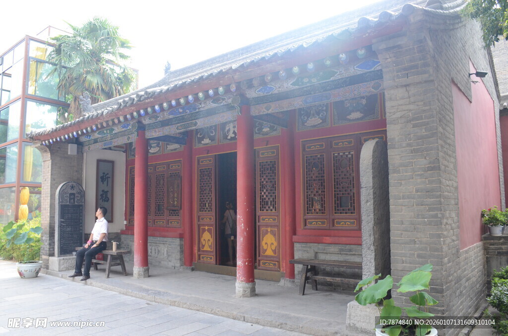 中式传统建筑门前景象