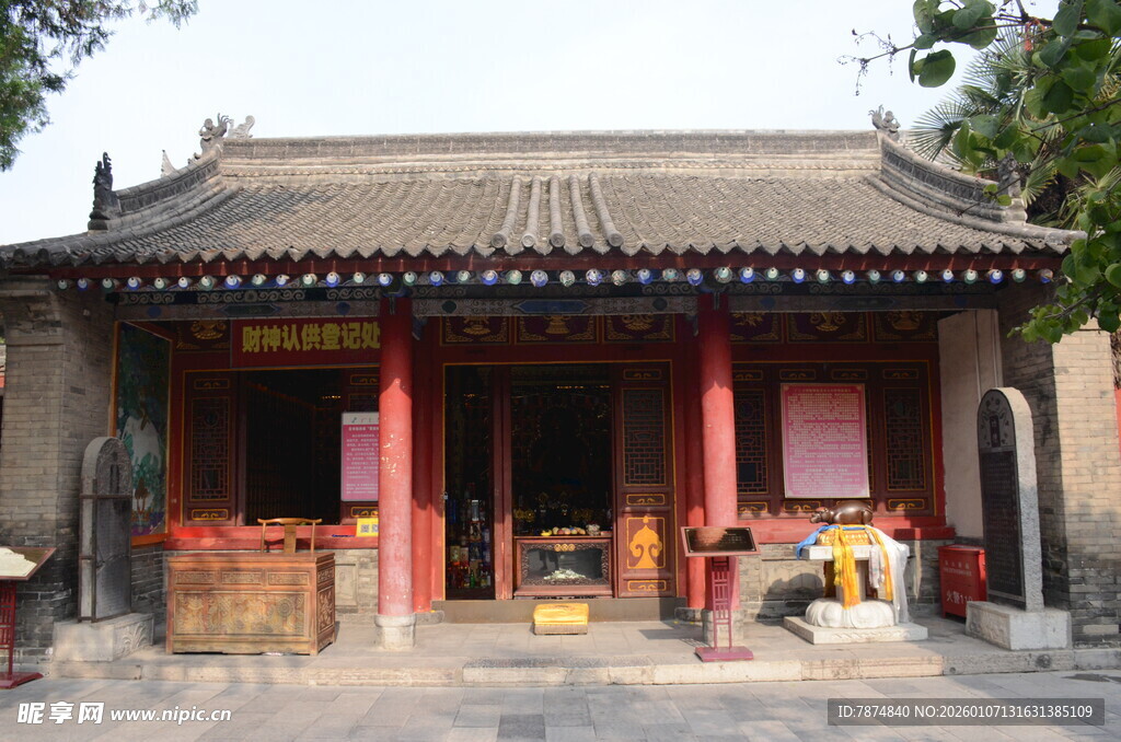 传统中式古建筑庙宇一角