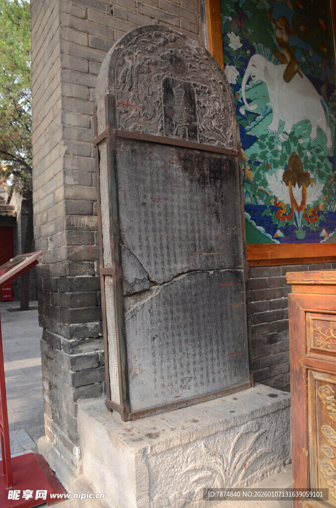 古老石碑 承载岁月记忆