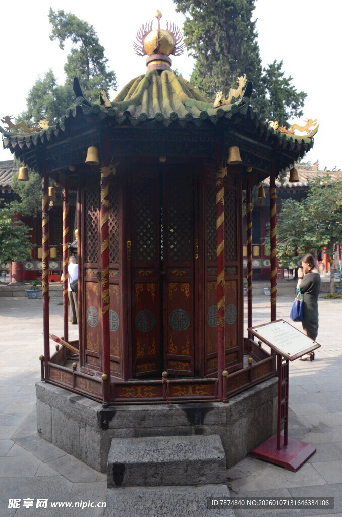 中式古典六角凉亭