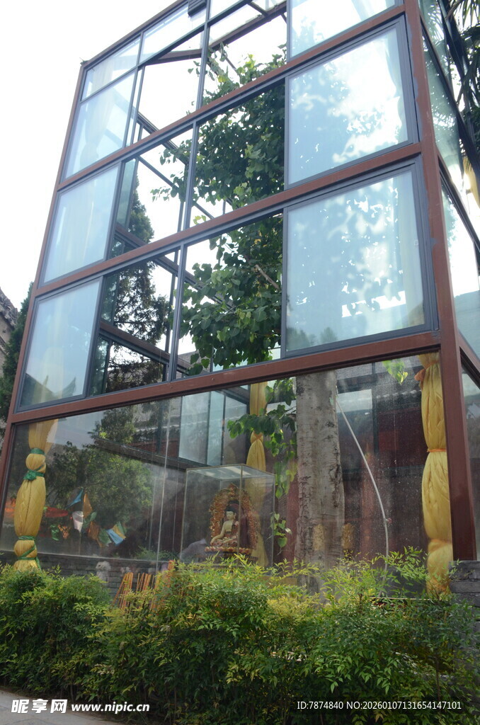 现代玻璃绿植景观建筑