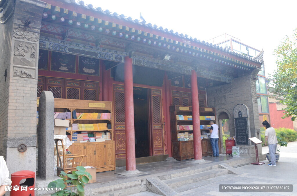 中式传统建筑门前景象