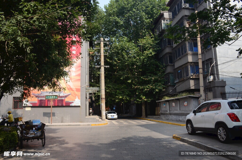 小区街道景象