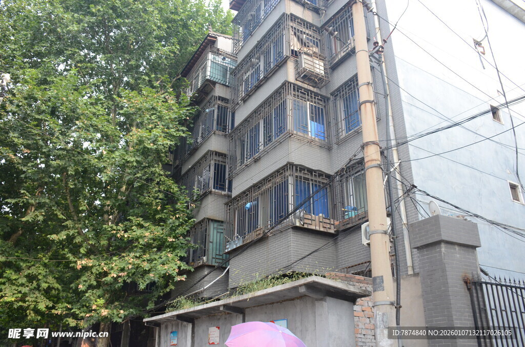 老旧居民楼外观景象