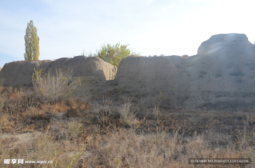 古老土墙 尽显岁月沧桑