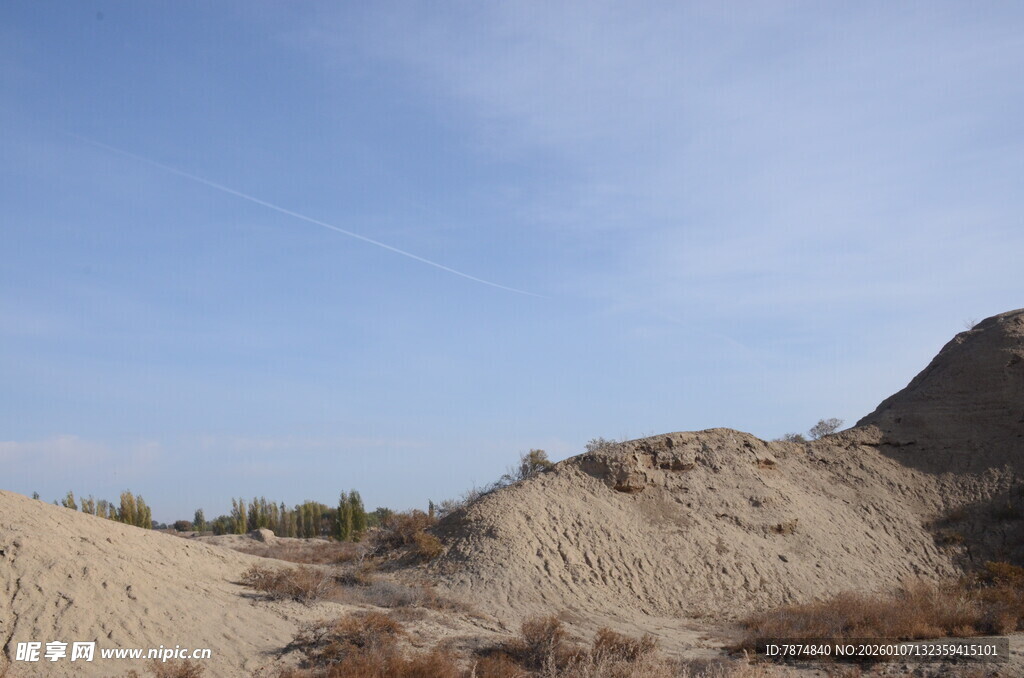 沙漠中的土堆景观